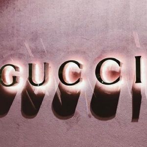 Meet your Posher, Mena